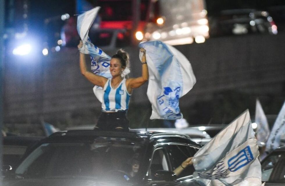 Los hinchas de Racing coparon el Obelisco para festejar el campeonato