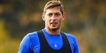 El lunes Sala estuvo en el entrenamiento de Nantes y voló rumbo a Cardiff\u002E