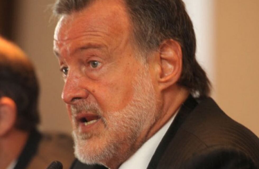 Con la mira puesta en la asamblea, Rafael Bielsa convocó a la oposición en Newell's