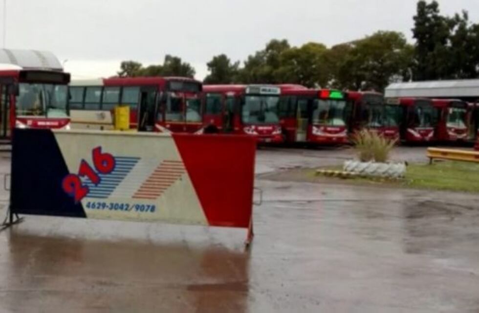 Un chofer de la línea 216 fue golpeado por un pasajero y hubo paro en ocho líneas de colectivos