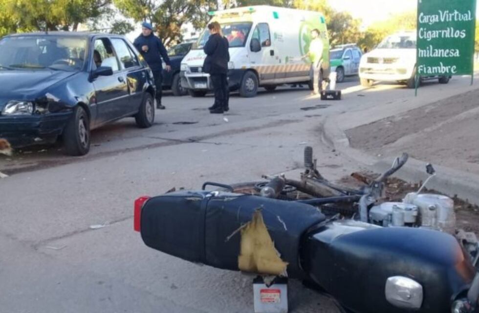 Un niño de 9 años herido tras un choque entre una motocicleta y un auto