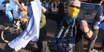 Protesta contra el Gobierno en el Monumento a la Bandera (@SebaGranata)