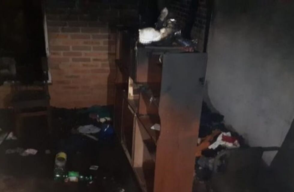 Un incendio afectó tres departamentos en un inquilinato de Eldorado