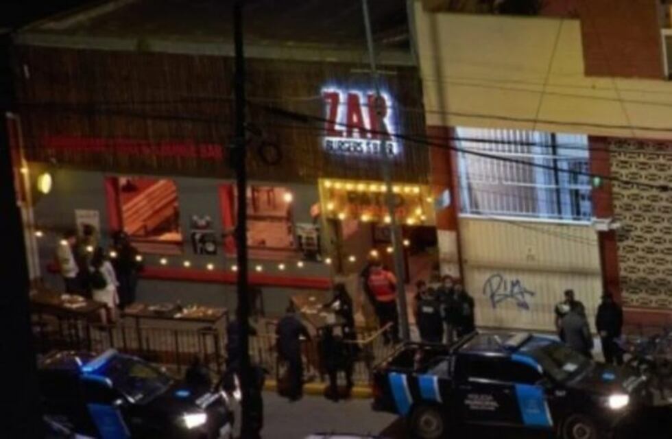 "No pasó nada grave, se prendió fuego la chica y empezó a los gritos", la inaudita explicación del dueño del bar de San Miguel