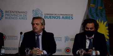 Argentine President Alberto Fernandez gestures as he offers a press conference to announce new measures regarding the lockdown to slow the spread of the novel coronavirus COVID-19, at Olivos Residence in Olivos, north of Buenos Aires, on May 23, 2020\u002E - The pandemic has killed at least 338,128 people worldwide since it surfaced in China late last year, according to an AFP tally at 1100 GMT on Saturday based on official sources\u002E (Photo by Alejandro PAGNI / AFP)