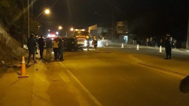 Vehículo volcó frente a la plaza de los 400 años, salsipuedes (Foto: Diario Sierras)