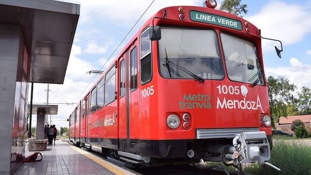 Dos alumnos del Pablo Nogués crearon una "barrera inteligente" para el Metrotranvía
