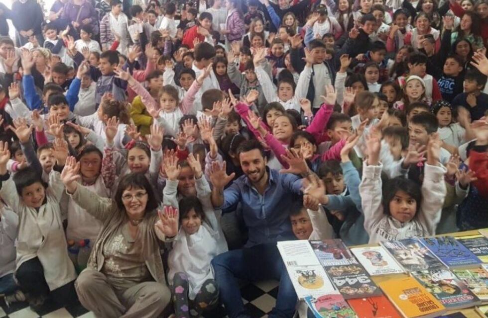 Nacho Scocco ya tiene una biblioteca futbolera con su nombre