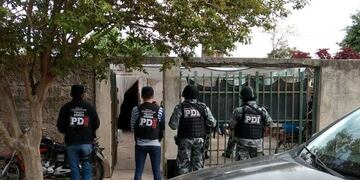 La Brigada Operativa Antinarcóticos realizó un allanamiento en Acoyte al 1400\u002E (Ministerio de Seguridad)