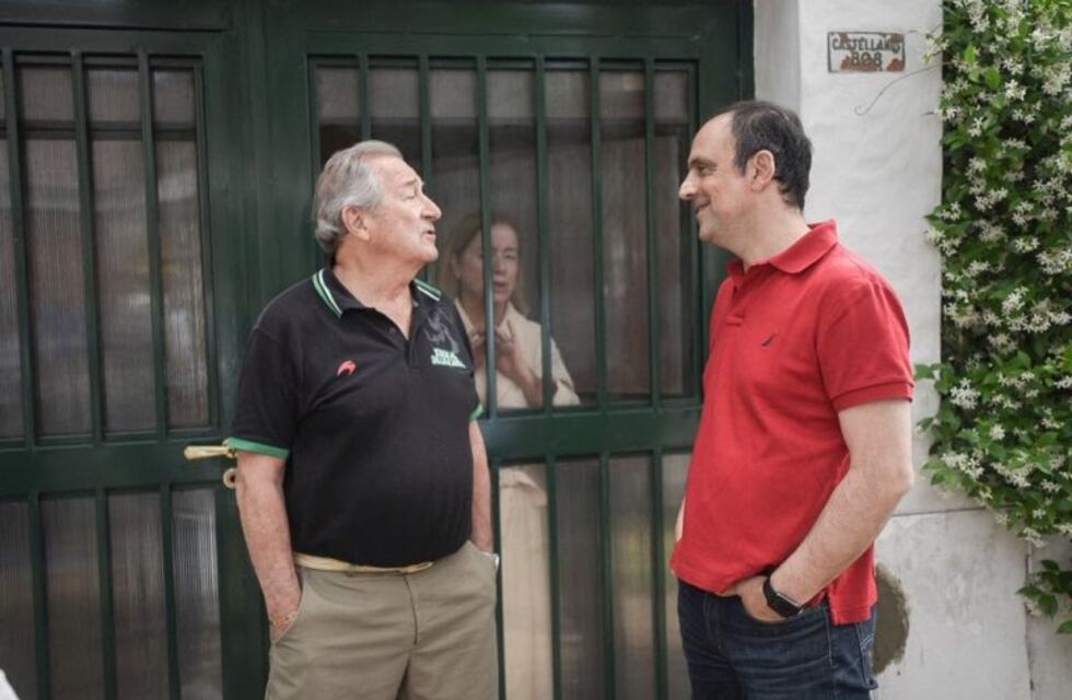 Corral encabezó un timbreo en Santa Fe: "En estos momentos hay que estar con los vecinos"