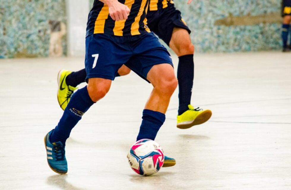 Juez de Familia le recomendó a la AFA que cambie su estatuto para que le permita jugar al futsal a un adolescente