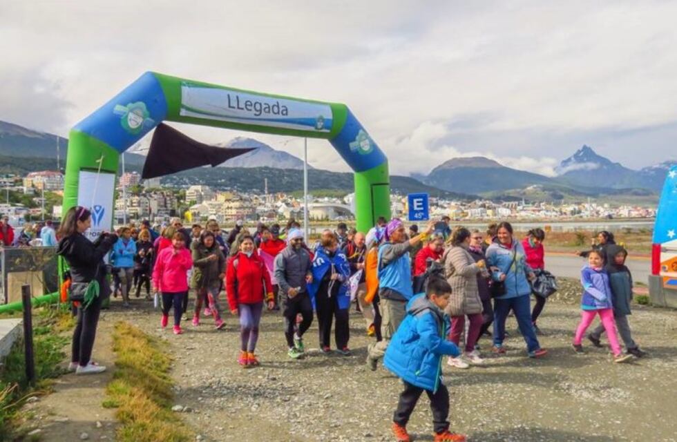 Se realizó la caminata solidaria "Un juguete, una sonrisa"