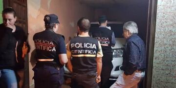En uno de los allanamientos encontraron la camioneta que habría sido utilizada en el ataque\u002E (Foto: Misiones Online)