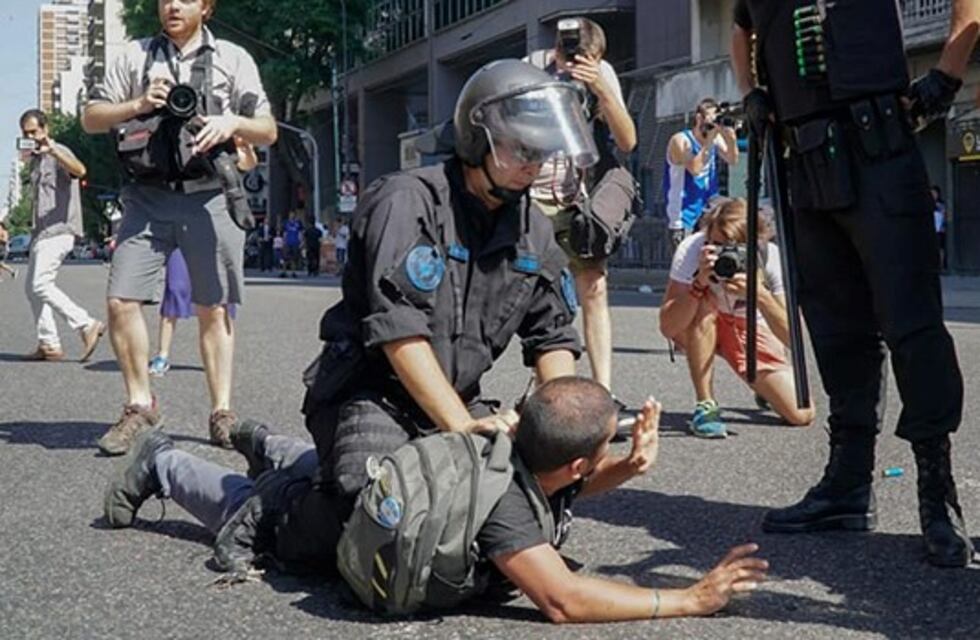 Harán un "camarazo" en el Congreso en repudio a los ataques que sufrieron reporteros gráficos