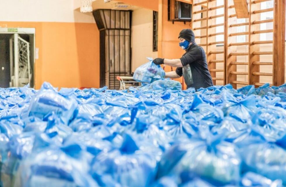 Pérez supervisó la entrega de los módulos alimentarios