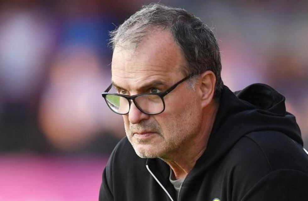 Otra locura de Bielsa: mandó a los jugadores del Leeds a recolectar basura