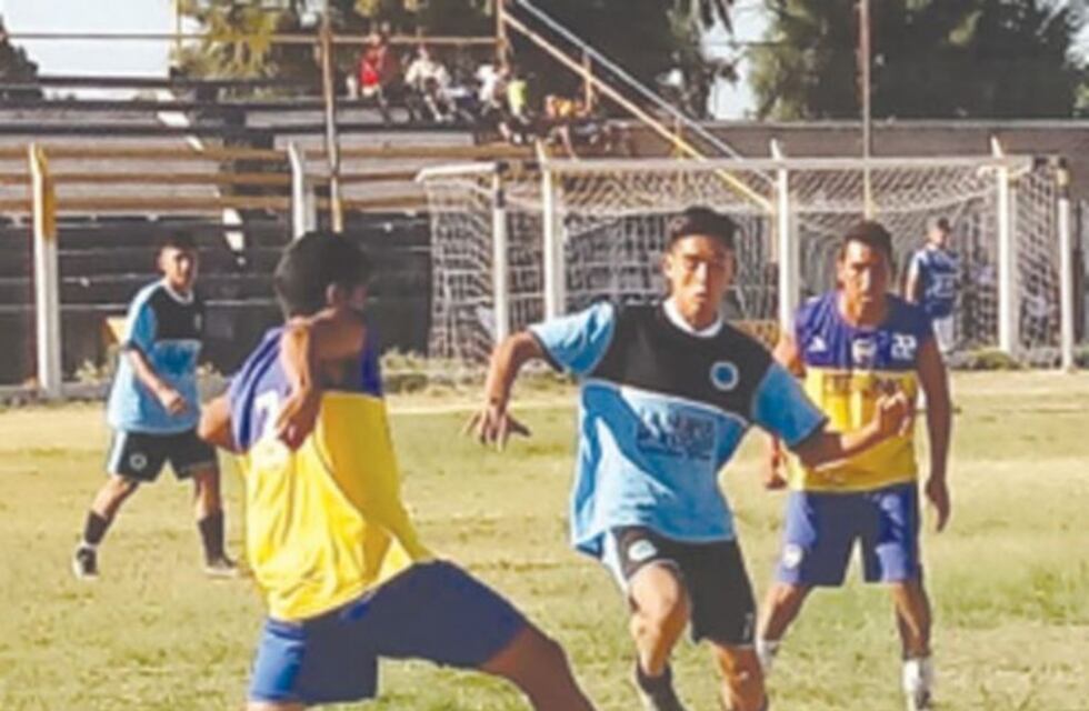 Fútbol: Rioja Juniors logró el gol sobre el final y festejó ante San Martín