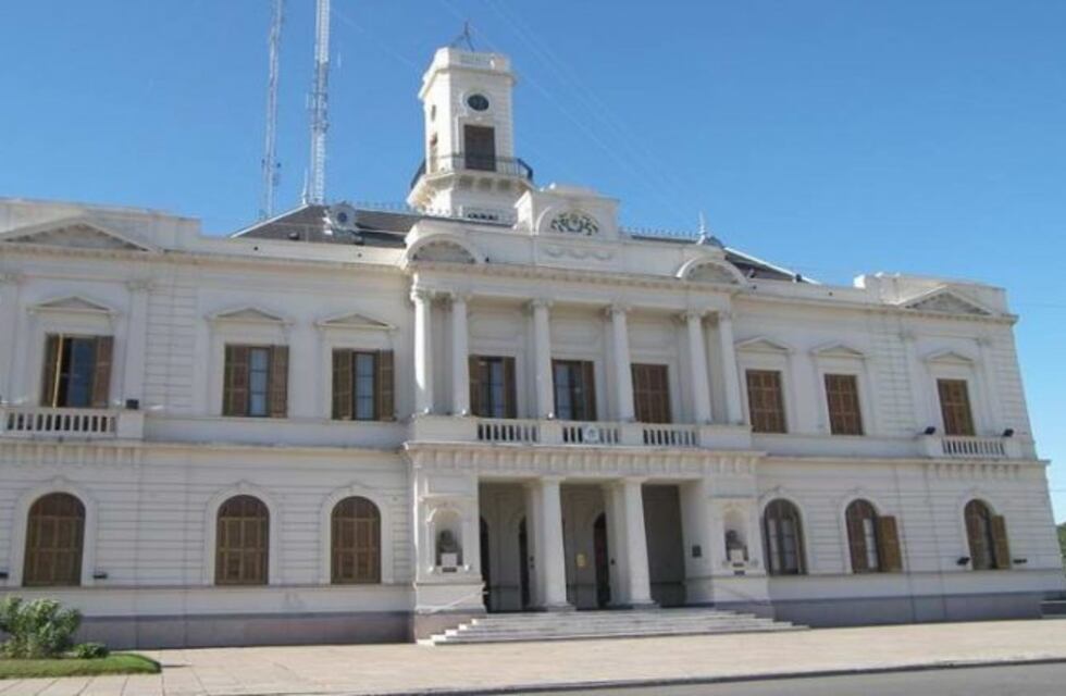 Azul: proponen congelar sueldos de funcionarios y concejales por 180 días