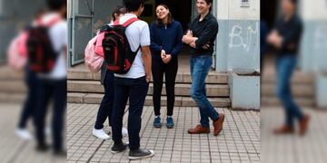 Arévalo asumió compromisos con estudiantes secundarios