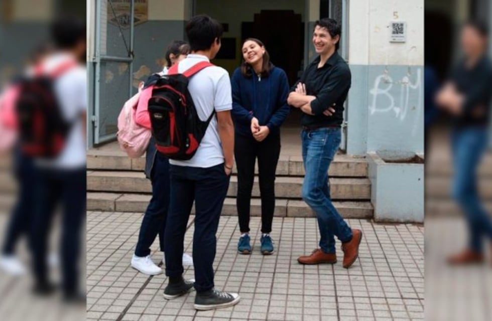 Arévalo asumió compromisos con estudiantes secundarios