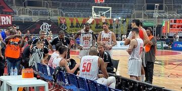 Jugadores y miembros del cuerpo técnico Albirrojo, en aislamiento\u002E No presentan síntomas de la enfermedad\u002E