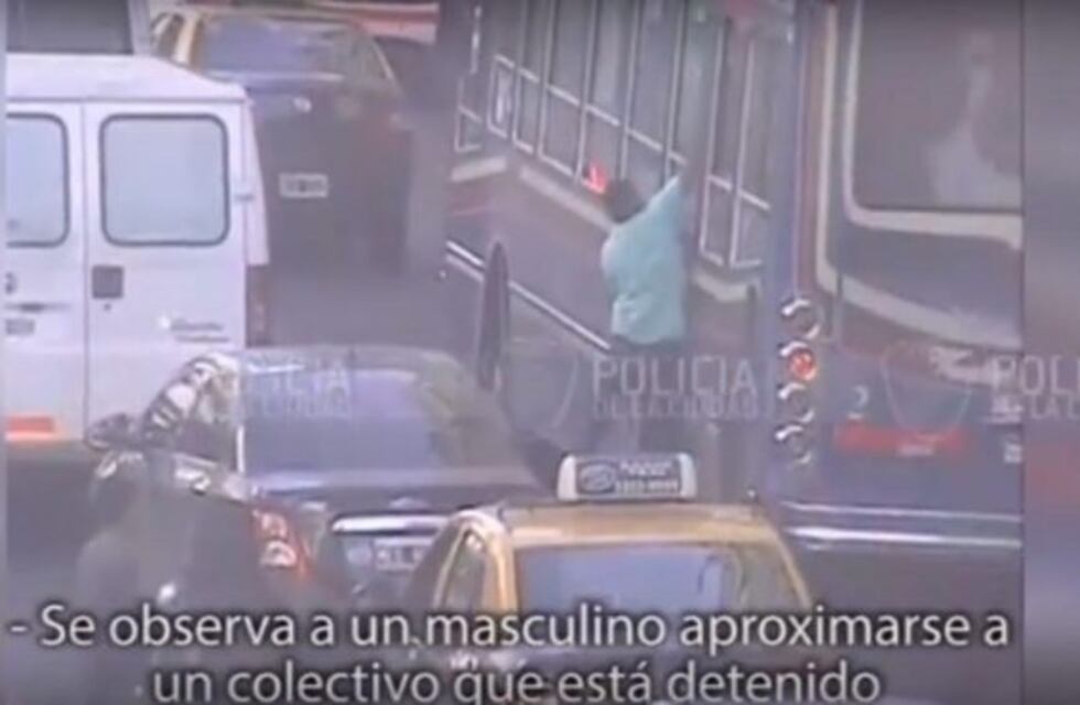 "Robo canguro": el arrebato de un celular a un pasajero de un colectivo