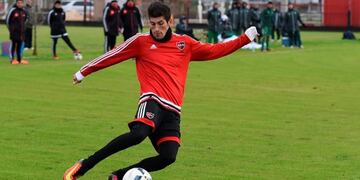 Amoroso sigue sin entrenar y Newell's dice que le pagó julio\u002E El jugador mantiene un conflicto con la Lepra por la deuda salarial y podría quedar libre\u002E