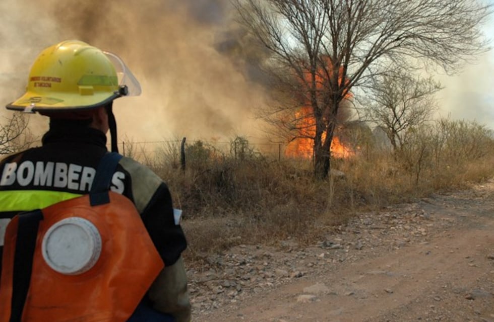 Rige la prohibición de hacer fuego en todo el territorio provincial