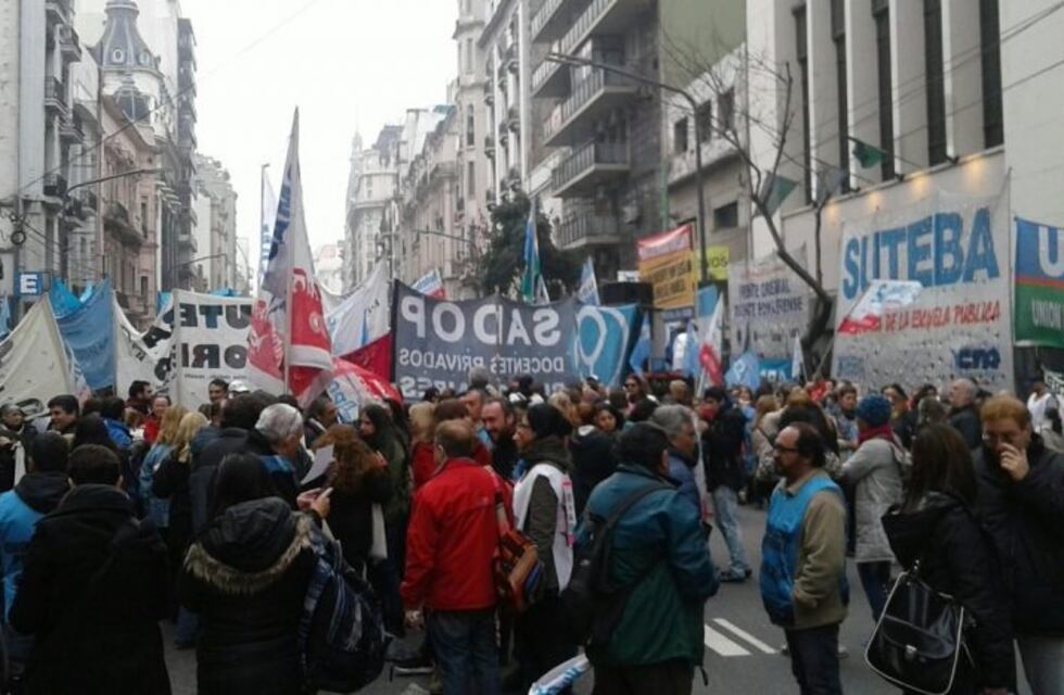 El Frente Gremial Docente bonaerense cortó Callao y Perón
