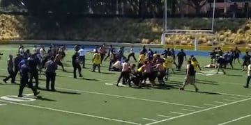 Batalla campal entre hinchas mexicanos en un partido de leyendas\u002E