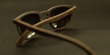 Marca cordobesa realiza anteojos en homenaje a Mandela y lo recaudado será destinado a la construcción de aulas en Mozambique\u002E