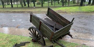 Destruyeron un carro antiguo del AGM