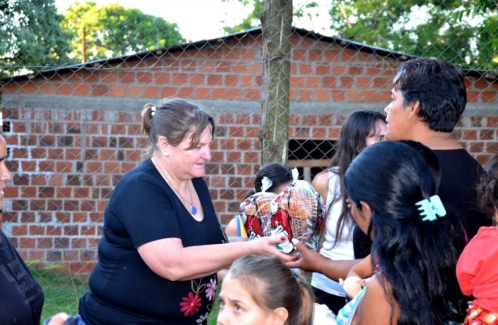 Mujeres de Eldorado confeccionaron y regalaron juguetes a los niños más vulnerables