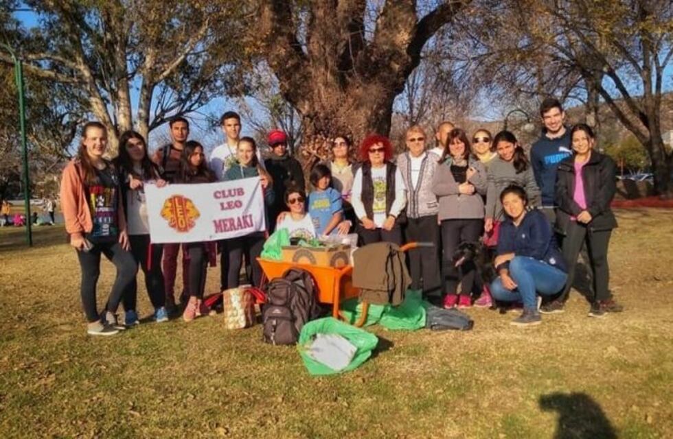 Más voluntarios se suman a la limpieza del lago en Carlos Paz