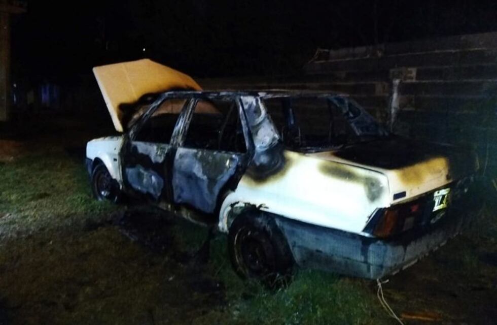 Se incendió un vehículo en la madrugada del domingo