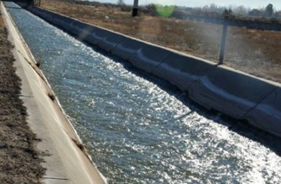 Un hombre de 37 años se arrojó al canal marginal para rescatar a un perro y murió ahogado