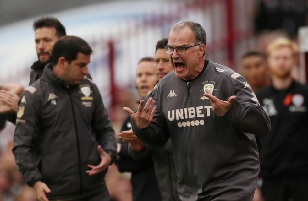 ¿Qué busca? La foto viral de Bielsa en un supermercado