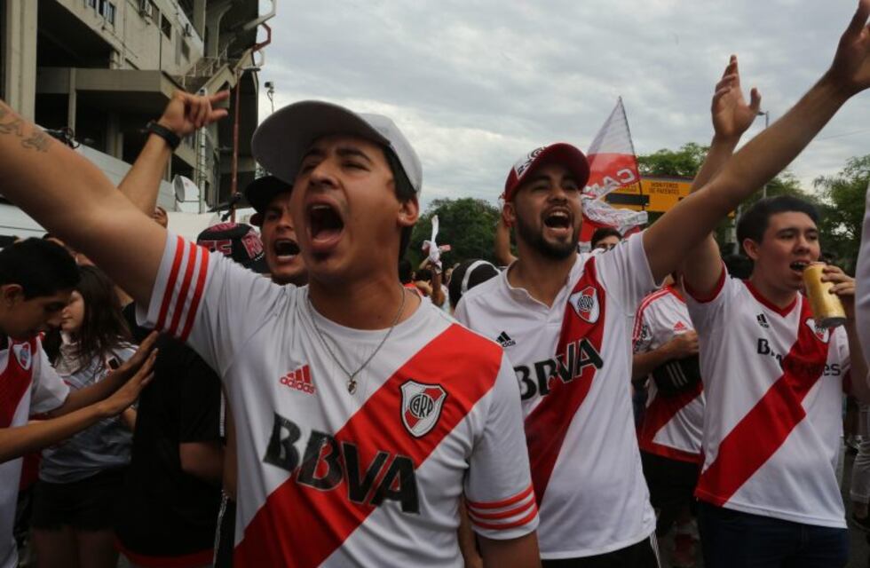 Hinchas de River volvieron a realizar un banderazo en el Monumental