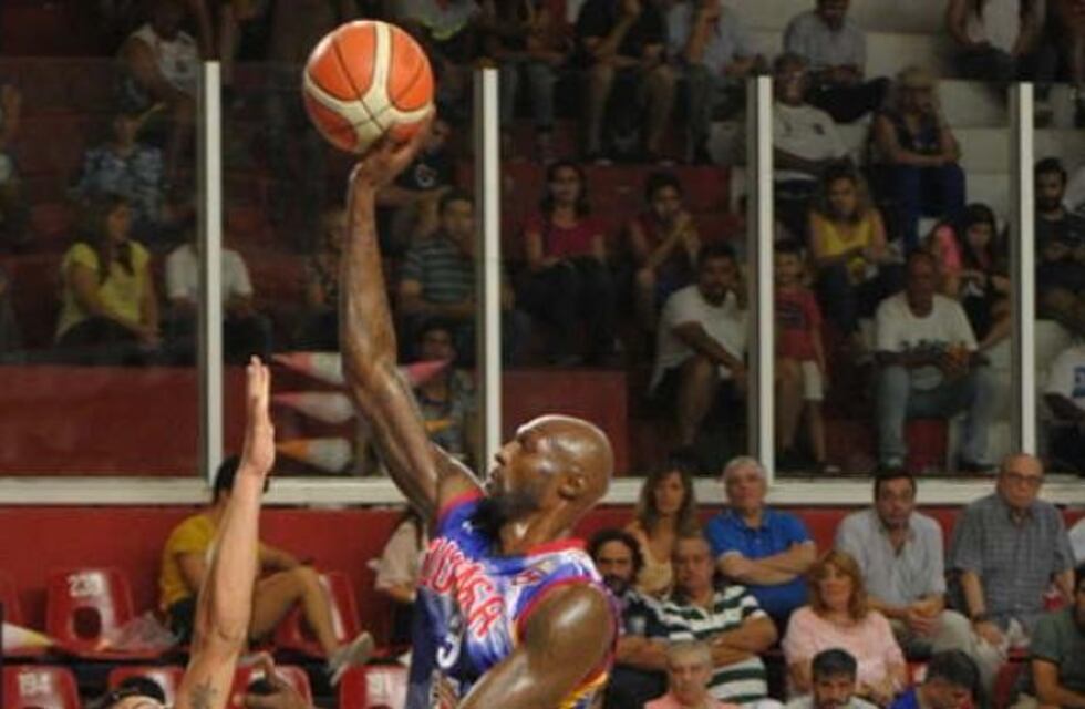 Quimsa sacó a relucir su mejor versión y goleó a Comunicaciones