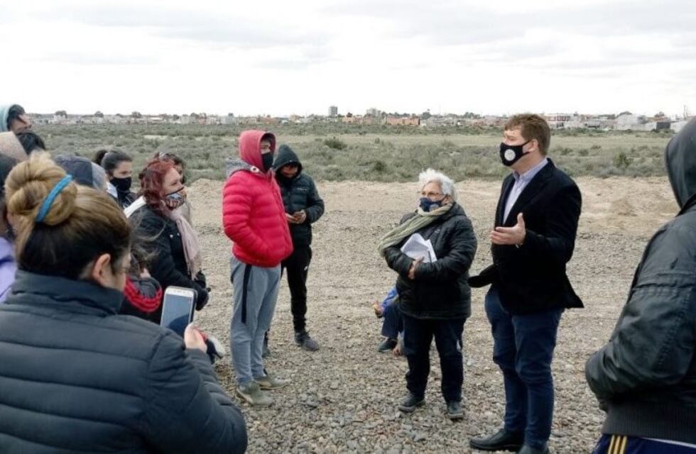 Por olores nauseabundos se suspende el volcado de residuos pesqueros en una laguna