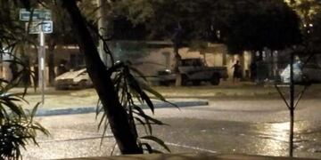 Hubo persecución y tiros en plena calle durante la madrugada del miércoles en Santiago \u002E