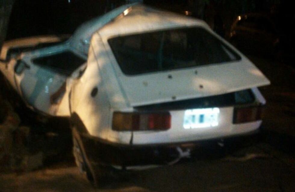 Perdió el control de su auto, impactó contra un árbol y falleció en el acto