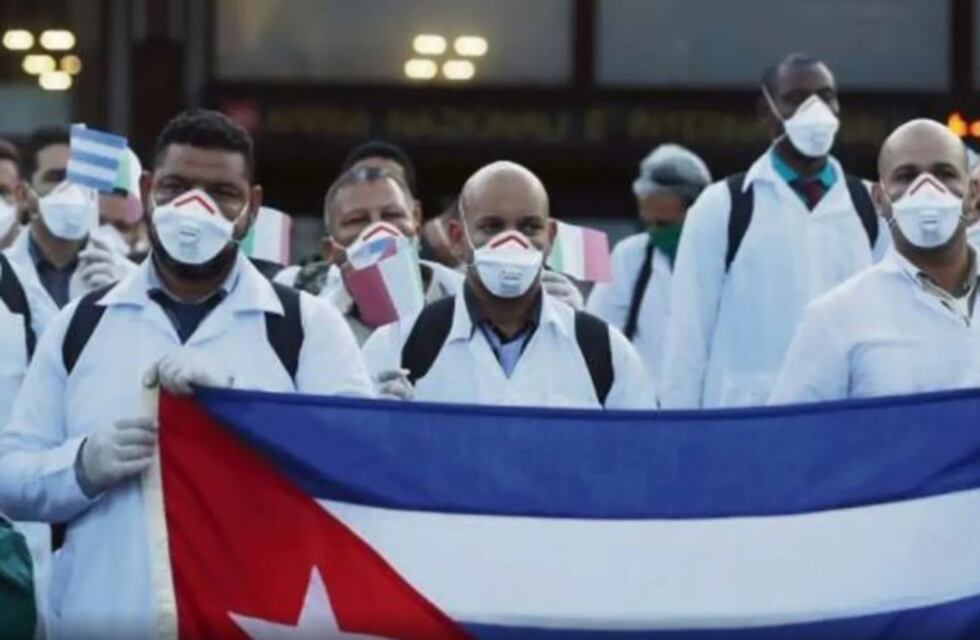 Coronavirus en Argentina: juntaron más de 120.000 firmas contra la llegada de médicos cubanos