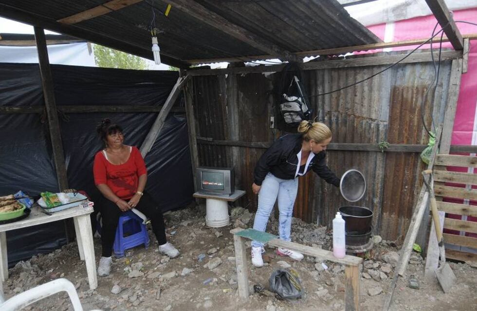 Según la UCA, la pobreza en Argentina bajó y es del 43,8%