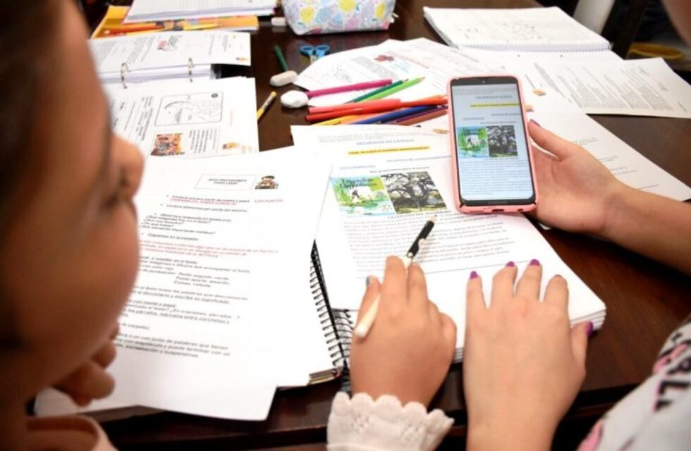 La DGE entregará 80 celulares a alumnos del sur mendocino
