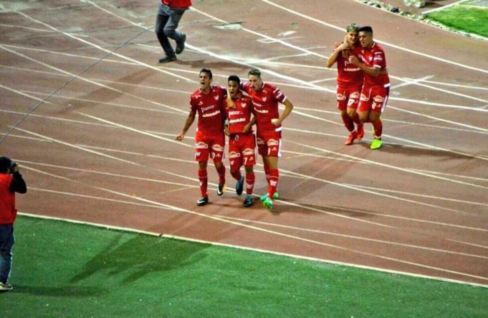 Instituto le ganó a Nueva Chicago con el tiro del final y se acomodó a tres de la punta