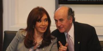 La presidenta argentina, Cristina Fernu00e1ndez de Kirchner, presenta hoy, martes 15 de noviembre de 2009, las actividades oficiales para el festejo por la conmemoraciu00f3n del bicentenario del pau00eds en la Casa Rosada rnDYN14, BUENOS AIRES, 15/12/09, LA PRESIDENT