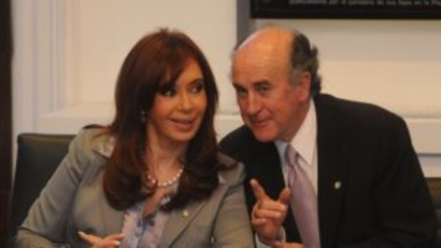 La presidenta argentina, Cristina Fernu00e1ndez de Kirchner, presenta hoy, martes 15 de noviembre de 2009, las actividades oficiales para el festejo por la conmemoraciu00f3n del bicentenario del pau00eds en la Casa Rosada rnDYN14, BUENOS AIRES, 15/12/09, LA PRESIDENT