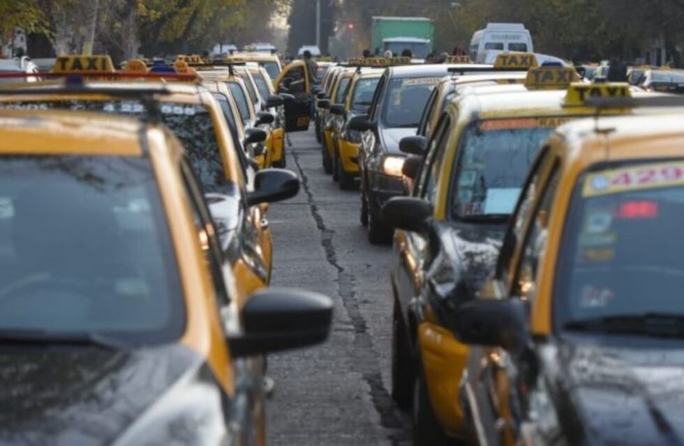 En Mendoza hay más taxis y remises truchos que en regla