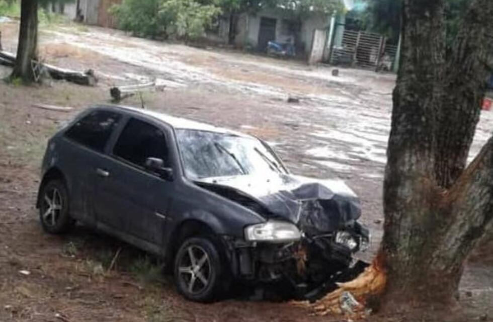 Laguna Naineck: Impactó contra un árbol y terminó con politraumatismos